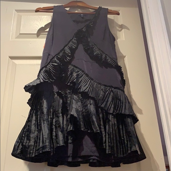 Black dress - Picture 3 of 3